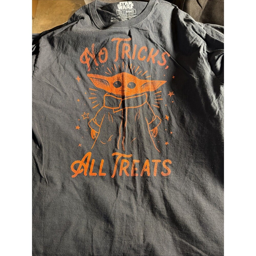 Mad Engine Star Wars Large Grogu “No Tricks All Treats” T-Shirt Halloween Tee